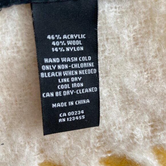 Hudson's Bay Wool Blend Blanket / Throw - Picture 4 of 7